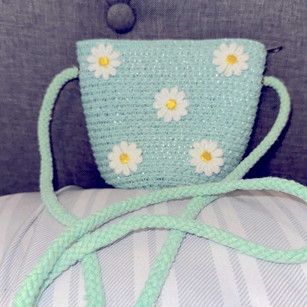 Crossbody girls purse, bag. Light green flower patches. Braided  straw. NEW